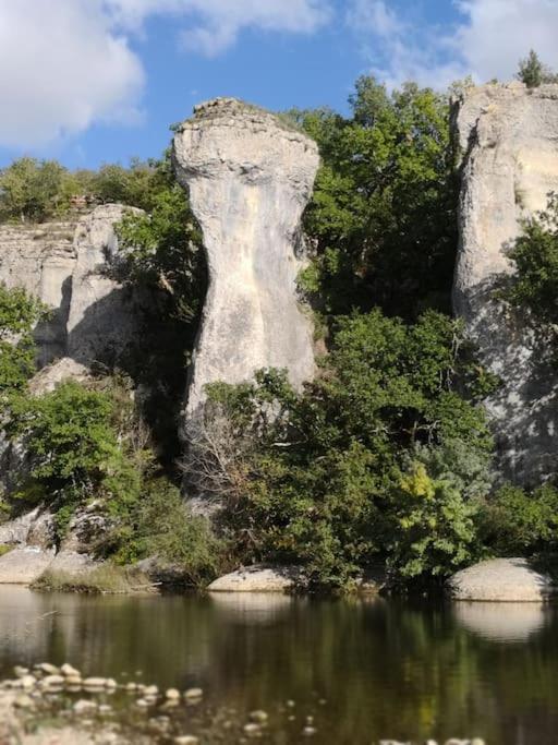 Lou Caladou Gite En Pierre Avec Bain A Remous Vallon-Pont-dʼArc Exterior foto